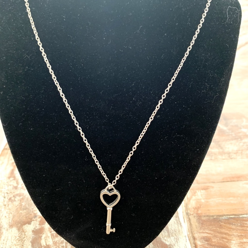 Price Drop! NWOT Silver Key Necklace 18” Chain